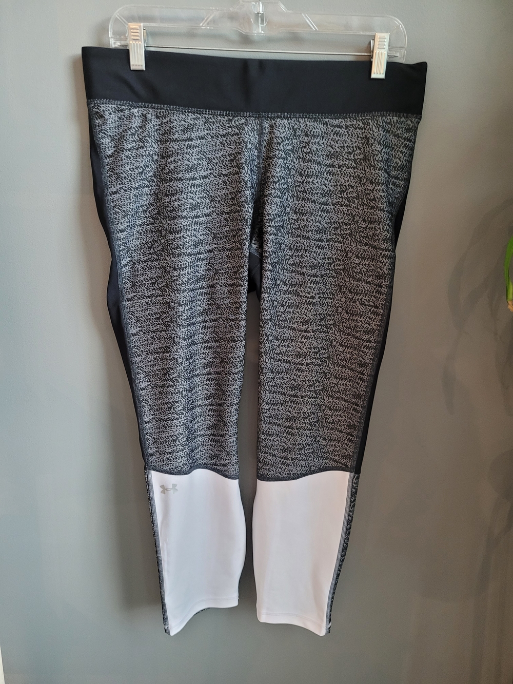 Under Armour Women's HeatGear Compression Black & White Performance Leggings XL